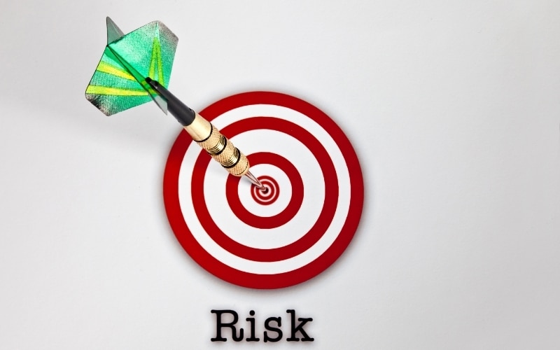 Dealing with Target Date Funds: Risks and Advantages