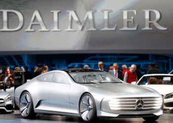 German Premium Carmaker Daimler Expects Chip Shortage to Persist on into 2022