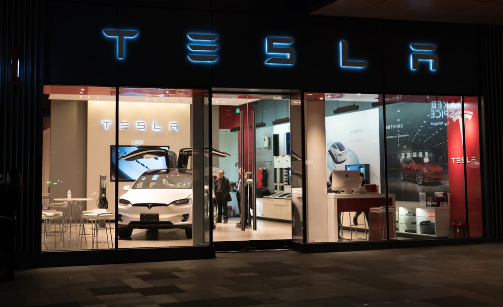 Tesla Likely to Hit $1,400 on Expected Growth in EV Market to $2.5T, Says Top Analyst