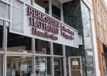 Berkshire Hathaway Stake in Apple Is Now Over 50% of Its Equity Portfolio