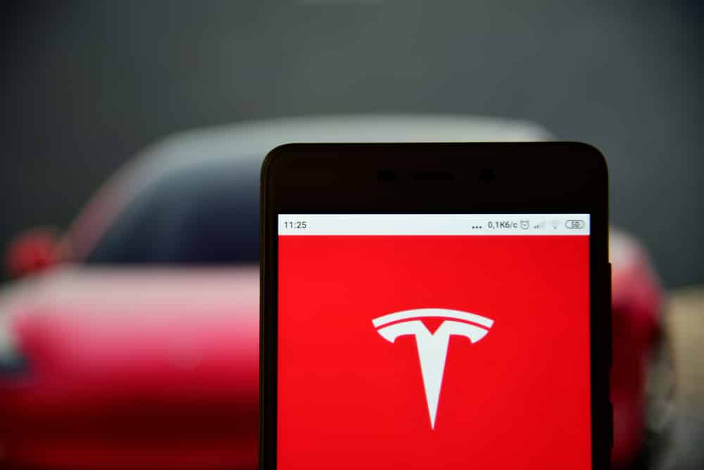 Shares of Tesla Falls 3.13% on SEC Probe over Whistleblower Claims on Solar Panel Defects
